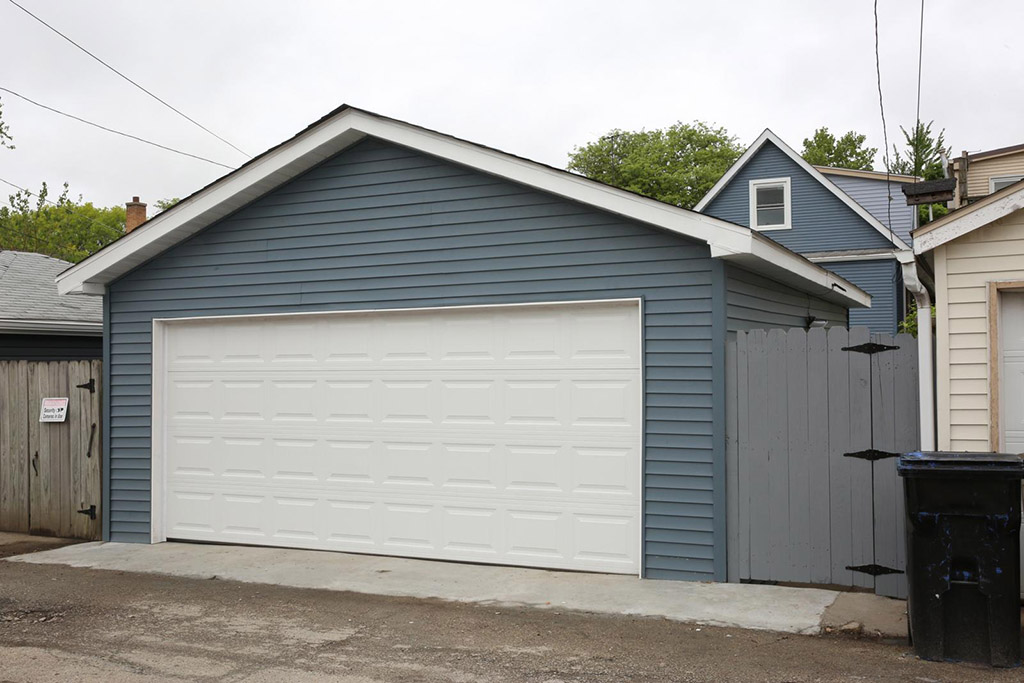 Garage Photo 1